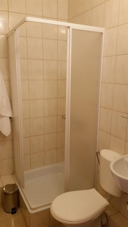 Pokoje Goscinne Vis A Vis Retro Gostynin Quarto foto